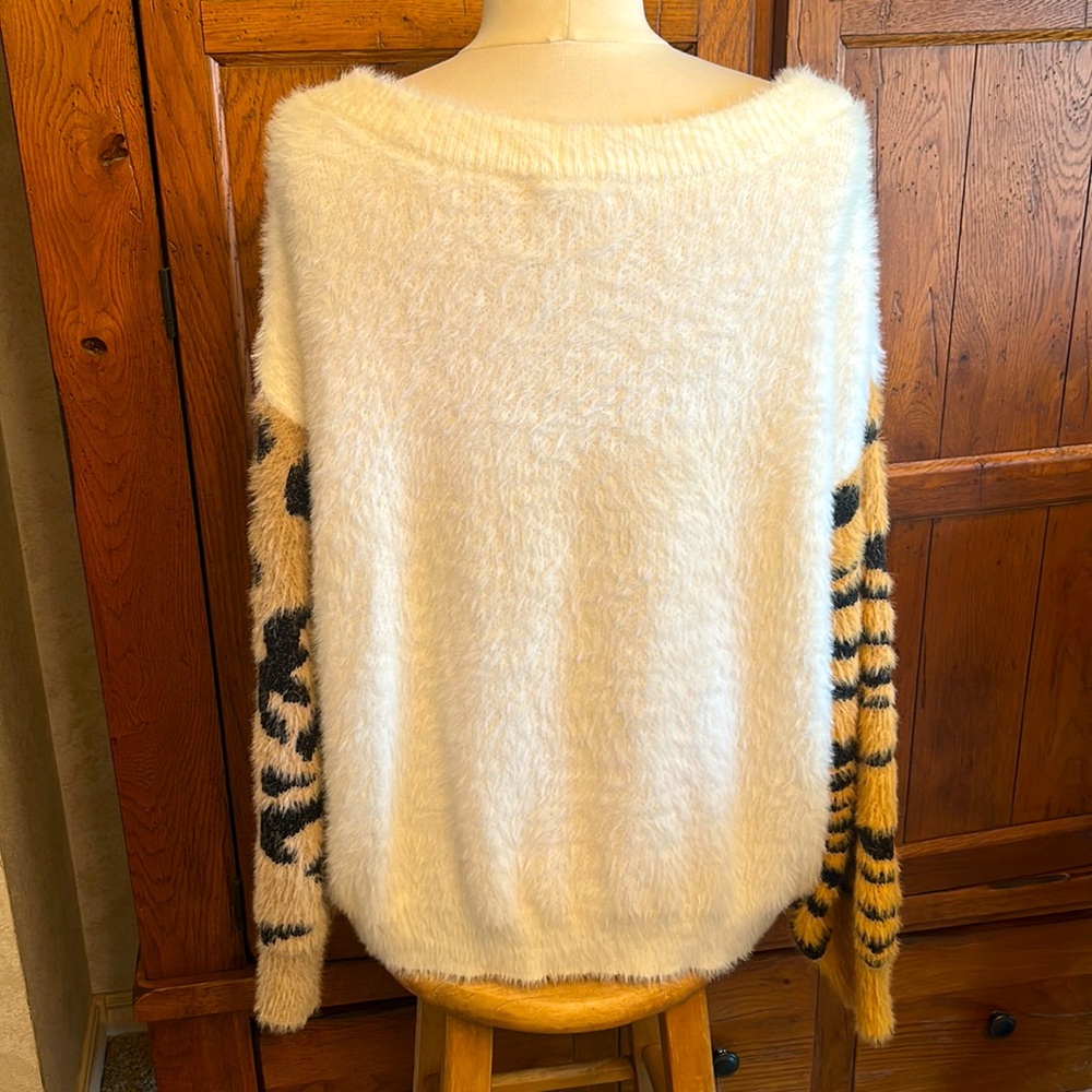 ANIMAL PRINT🐆Super Soft SWEATER🦓 by MAZIK🤎Gently Worn! Size Small Oversized - Picture 4 of 10